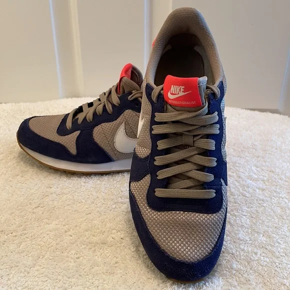 ⭐️SOLD - NIKE Women’s Internationalist Athletic Navy/Orange Running Shoe - Picture 2 of 12